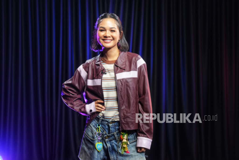 Penyanyi Andien. Andien secara terbuka membeberkan bagaimana ia tidak hanya melawan stereotipe industri, tetapi justru mengubahnya menjadi sumber inspirasi berkarya.