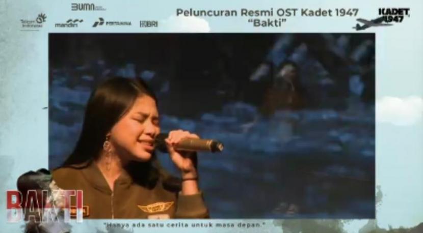 Penyanyi Anneth Delliecia Nasution dalam acara peluncuran video musik OST Kadet 1947 di The Lounge XXI Plaza Senayan, Jakarta Selatan, Rabu (22/9). 