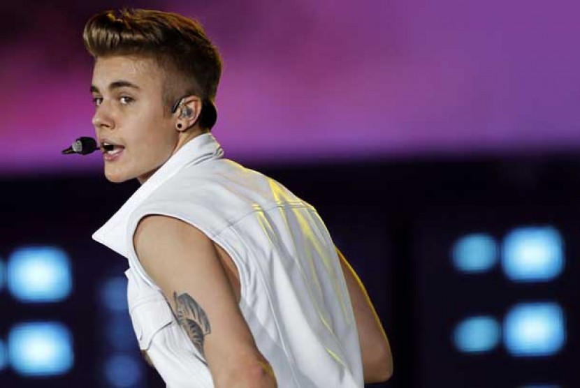 Penyanyi asal Kanada Justin Bieber saat tampil dalam konser  