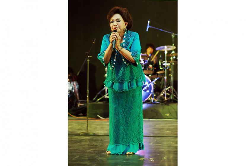 Penyanyi lengendaris Elly Kasim lahir di Tiku, Tanjung Mutiara, Agam, Sumatra Barat. Elly meninggal dunia Rabu (25/8) di Jakarta.