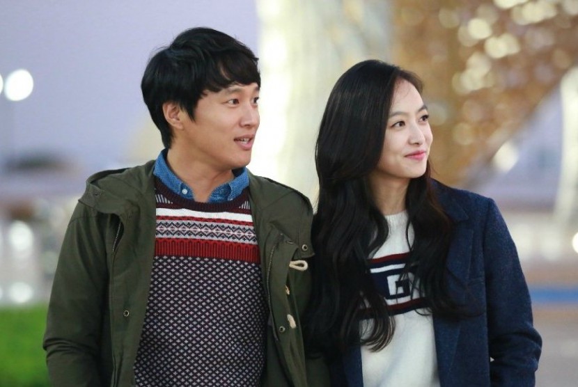 Penyanyi F(x) Victoria dan aktor Cha Tae-Hyun beradu peran di film Sassy Girl 2 yang akan segera tayang.