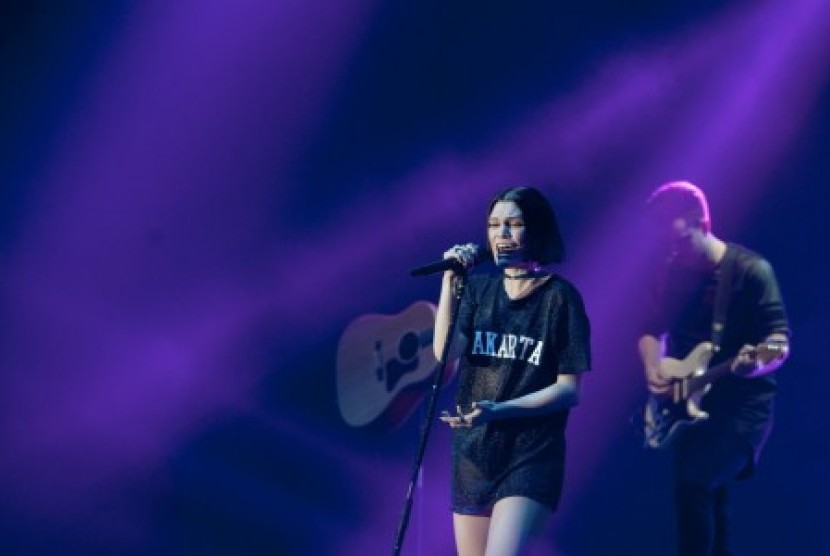 Penyanyi Jessie J beraksi di hari ketiga Jakarta International Java Jazz Festival 2015 di JIExpo Kemayoran, Jakarta, Ahad (8/3).