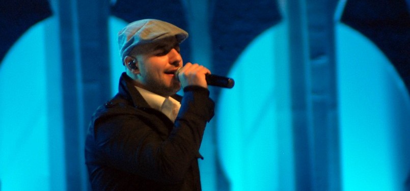 Penyanyi keturunan Lebanon, Maher Zain beraksi membawakan lagu beraliran R & B dengan nafas dan lirik Islami di Istora Senayan Jakarta, Ahad (9/10). (Republika/Agung Supriyanto)