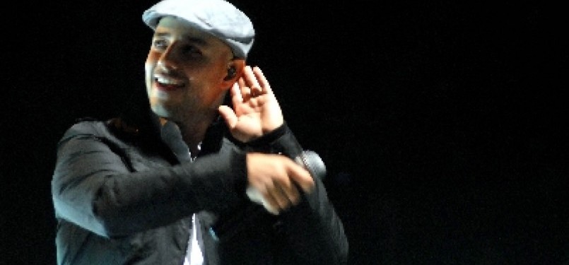Penyanyi keturunan Lebanon, Maher Zain beraksi membawakan lagu beraliran R & B dengan nafas dan lirik Islami di Istora Senayan Jakarta, Ahad (9/10)