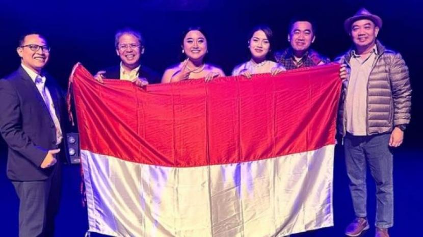 Penyanyi Monica Nike Adiba berhasil mengharumkan nama Indonesia di ajang kompetisi karaoke sedunia, Karaoke World Championship (KWC) 2022 di Norwegia. 