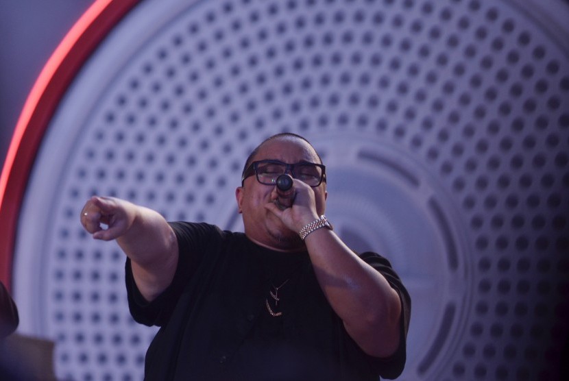 Penyanyi rap Saykoji ikut dalam permainan tebak lagu Berpacu dalam Melodi ala WNI di AS.