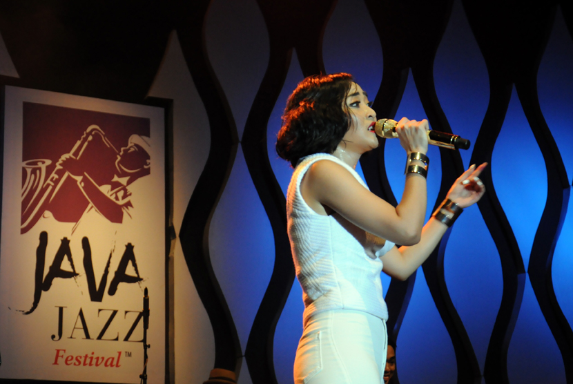 Penyanyi Rinni Wulandari tampil di konser virtual Flavs, panggung pertamanya sejak pandemi Covid-19.