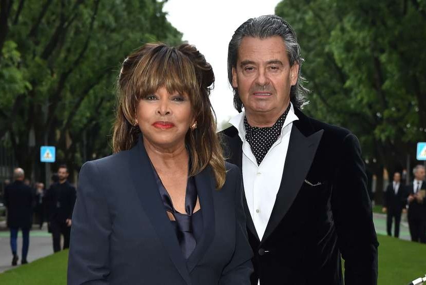 Penyanyi Tina Turner dan suami Erwin Bach.