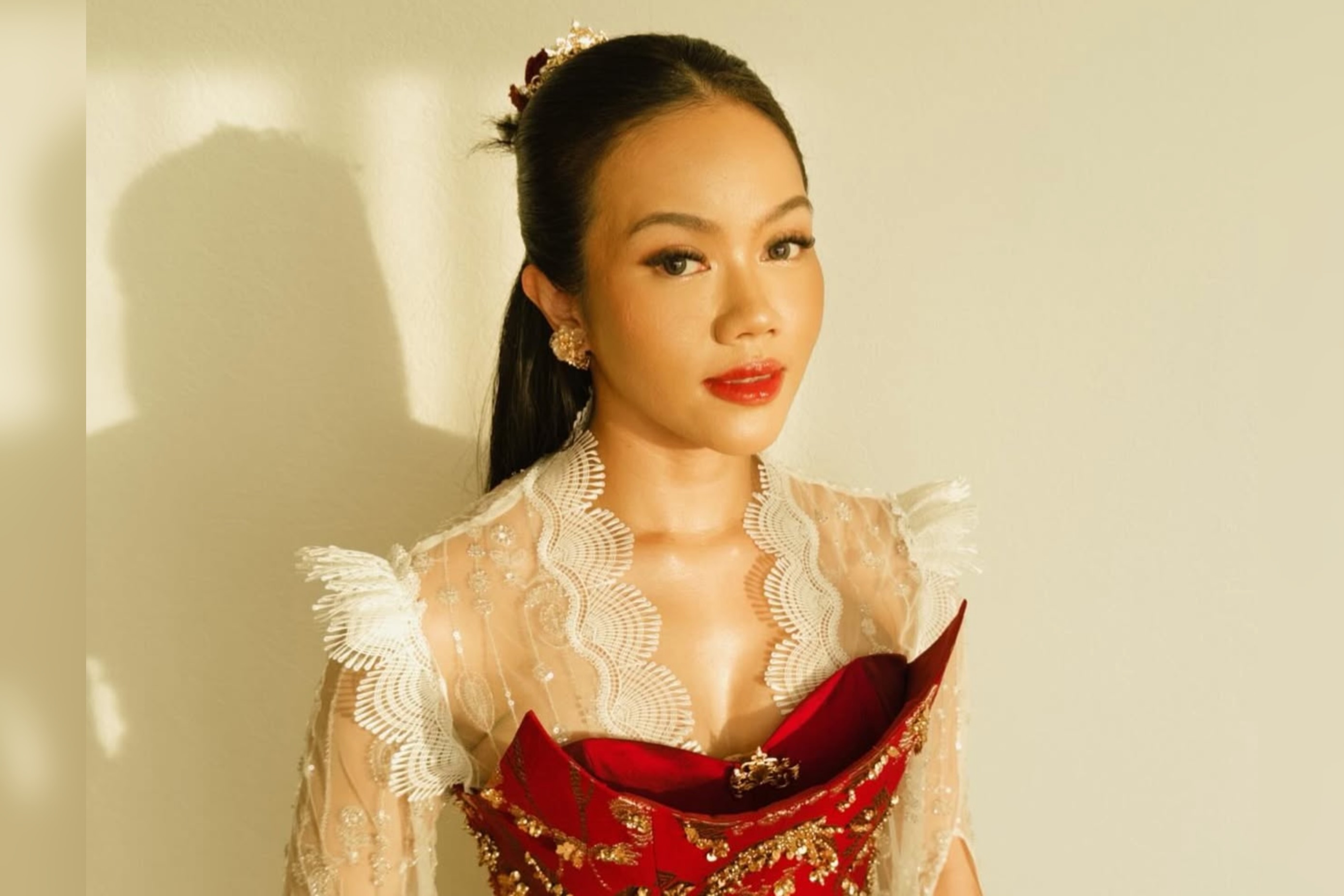 Penyanyi Yura Yunita. Yura tampil di hadapan Presiden Prabowo Subianto dan Wakil Presiden Gibran Rakabuming Raka pada acara Pesta Rakyat dan Karnaval Bersatu yang digelar di Jakarta untuk memeriahkan Hari Ulang Tahun (HUT) ke-80 Republik Indonesia, Ahad (17/8/2025).