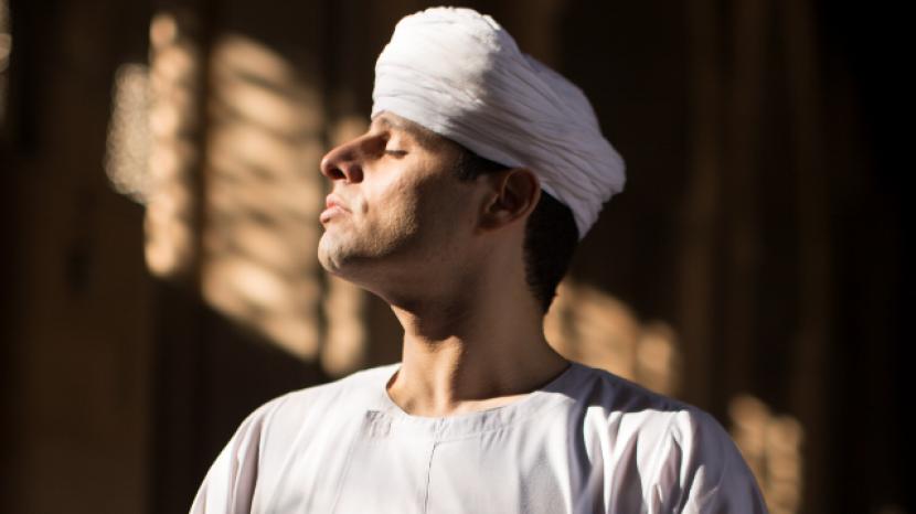 Penyayi religi Mesir Syekh Mahmoud El Tohamy  melantunkan lagu-lagu doa dan pujian. 