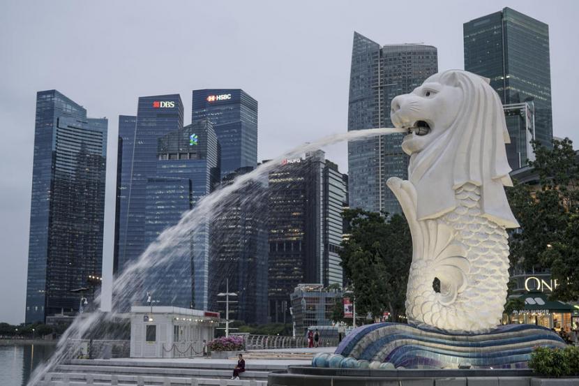 Singapura yang menghindari risiko dengan menyeimbangkan pendekatannya untuk hidup dengan Covid-19.