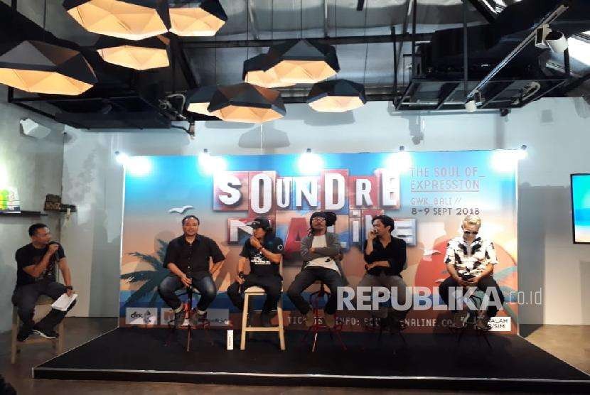 Penyelenggara Soundrenaline 2018 dan sederet kreator muda asal Bali menggelar konferensi pers tentang pelaksanaan festival musik dan seni terbesar se-Asia Tenggara tersebut di Garuda Wisnu Kencana (GWK), 8-9 September 2018.