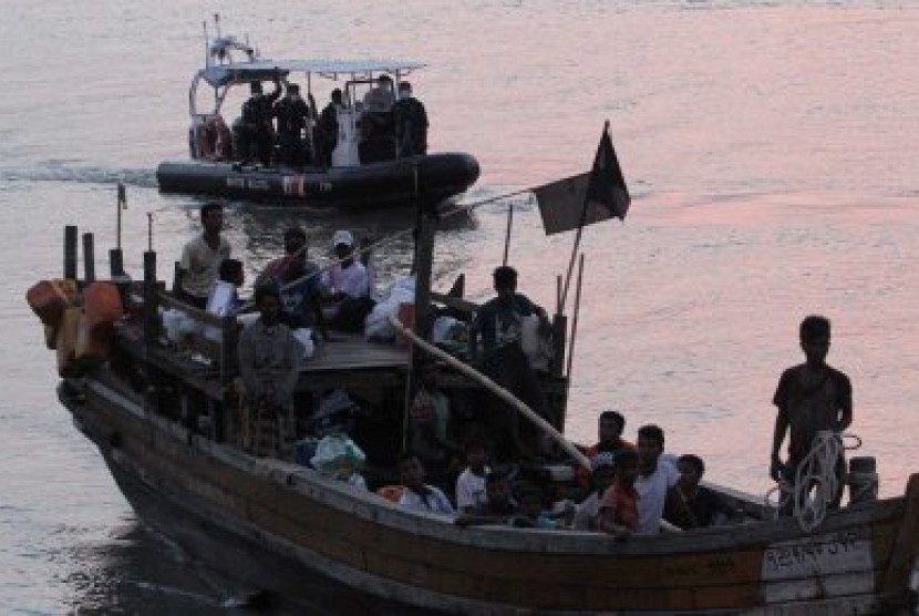  Penyelundup manusia memanfaatkan nasib pengungsi murni Rohingya yang memilukan. 