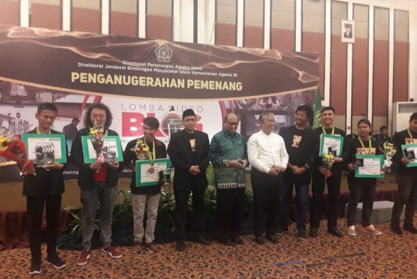Penyerahan anugerah lomba vlog 2018 Situs Islam Bersejarah di Nusantara