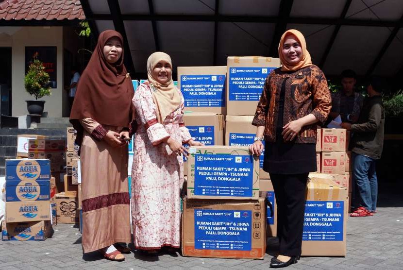 Penyerahan bantuan dari RS Jogja International Hospital (JIH) untuk korban bencana gempa dan tsunami di Palu dan Donggala. 