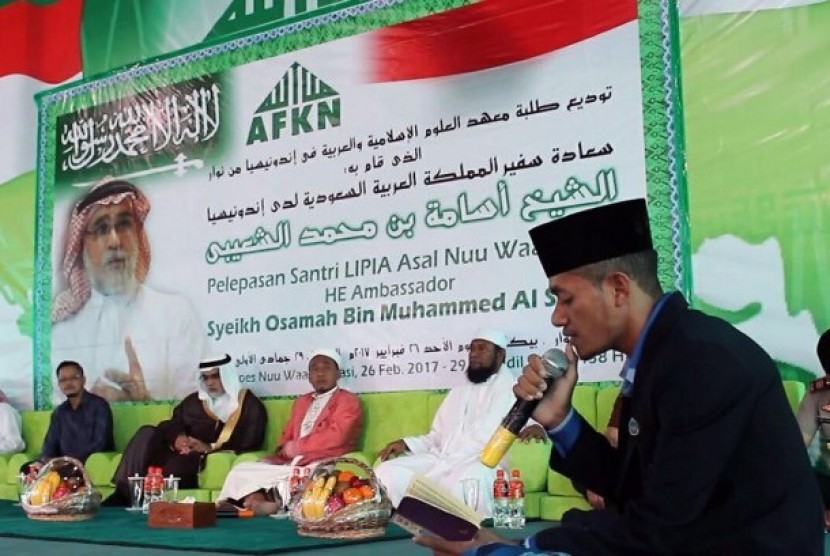 Penyerahan beasiswa pendidikan dari kedutaan besar Arab Saudi kepada 63 Pesantren Nuu Waar.