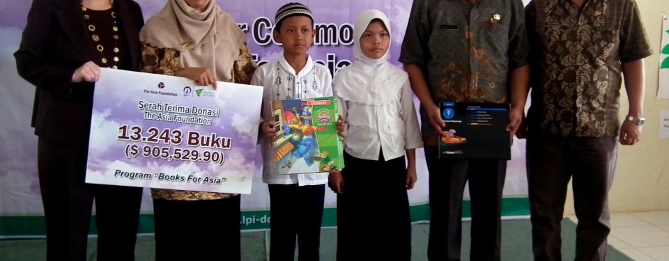 Penyerahan Donasi kepada Lembaga Pengembangan Insani Dompet Dhuafa (LPI-DD) dari The Asia Foundation (TAF) Indonesia.