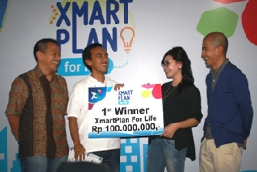 Penyerahan hadiah pemenang Xmartplan for Life