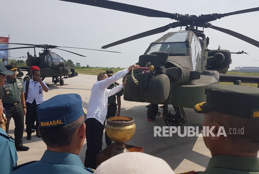 The delivery of eight Apache AH-64E attack helicopters at the Ahmad Yani Air Force Base, Semarang, Central Java, Wednesday (May 16). 