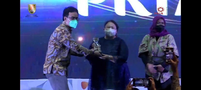 Penyerahan penghargaan Public Relations Indonesia Awards (PRIA) 2022 untuk UGM.