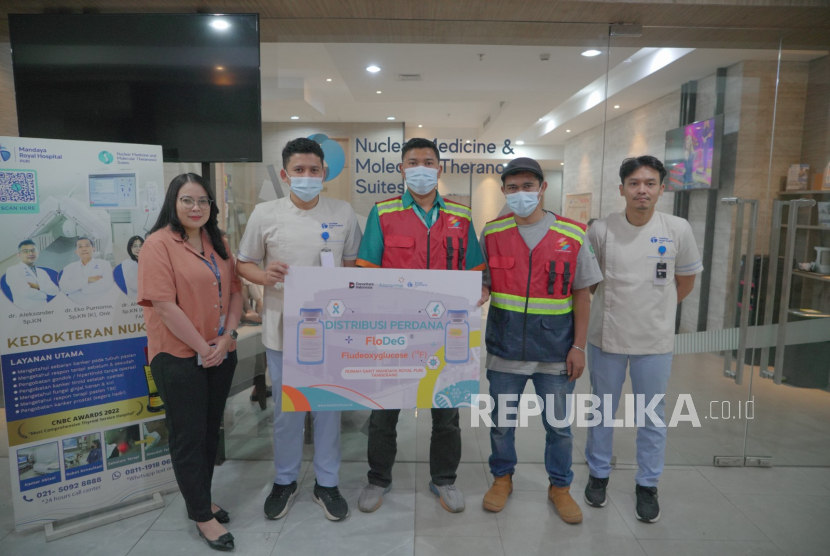 Penyerahan perdana produk radiofarmaka pertama buatan dalam negeri