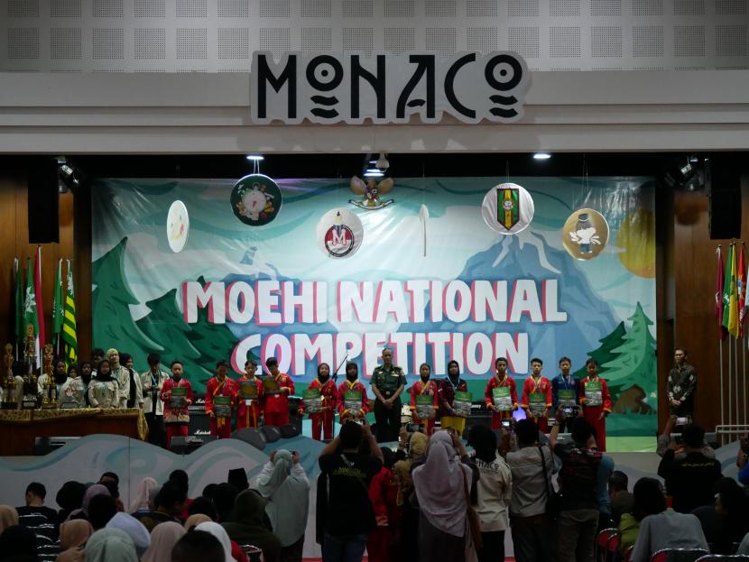 Penyerahan piagam dan uang pembinaan peserta Moehi National Competition #8 2023.