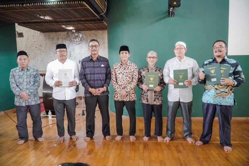 Penyerahan sertifikat RS Muhammadiyah dan Masjid Persis oleh Wamen ATR BPN