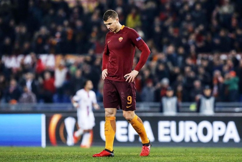 Penyerang AS Roma Edin Dzeko.