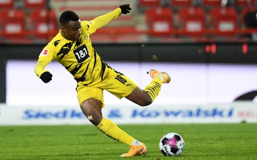 Penyerang Borussia Dortmund, Youssoufa Moukoko. Dortmund dipastikan kehilangan Moukoko yang cedera saat menjamu Chelsea pada leg pertama babak 16 besar Liga Champions 2022/2023 di Stadion Signa Iduna Park, Kamis (16/2/2023).