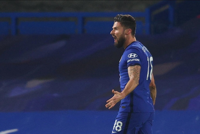 Penyerang Chelsea Olivier Giroud merayakan golnya ke gawang Aston Villa dalam lanjutan Liga Primer Inggris di London.