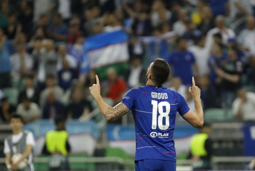 Penyerang Chelsea, Olivier Giroud, merayakan golnya ke kandang Arsenal di final Liga Europa di Baku, Azerbaijan, Kamis (30/5).