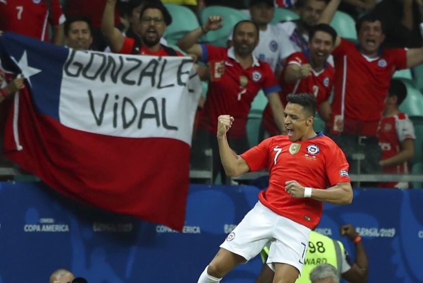 Penyerang Cile Alexis Sanchez merayakan gol ke gawang Ekuador pada laga Grup C Copa America 2019 Arena Fonte Nova, Salvador, Brasil, Sabtu (22/6) pagi WIB. 