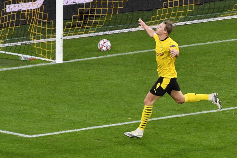 Penyerang Dortmund Erling Haaland mencetak gol ke gawang Zenit St Petersburg pada laga Grup F Liga Champions, Kamis dini hari WIB.