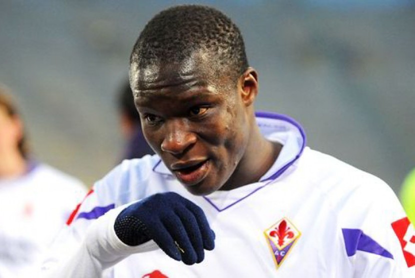 Penyerang Fiorentina Khouma Babacar.