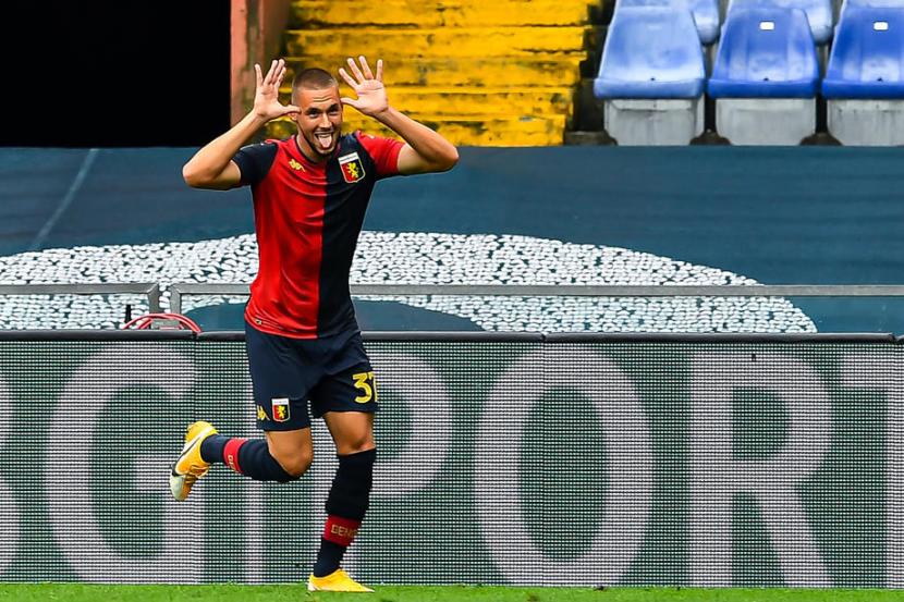 Penyerang Genoa Marko Pjaca mencetak gol saat Genoa kalahkan Crotone 4-1, Ahad (20/9).