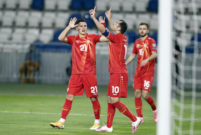 Penyerang Goran Pandev (Tengah) saat mencetak gol ke gawang Georgia. Makedonia Utara lolos ke putaran final Euro 2020.