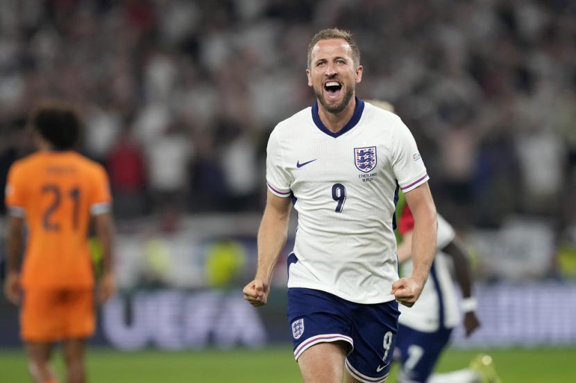 Penyerang Inggris Harry Kane merayakan keberhasilan timnya lolos ke final Euro 2024 setelah mengalahkan Belanda 2-1 di semifinal.