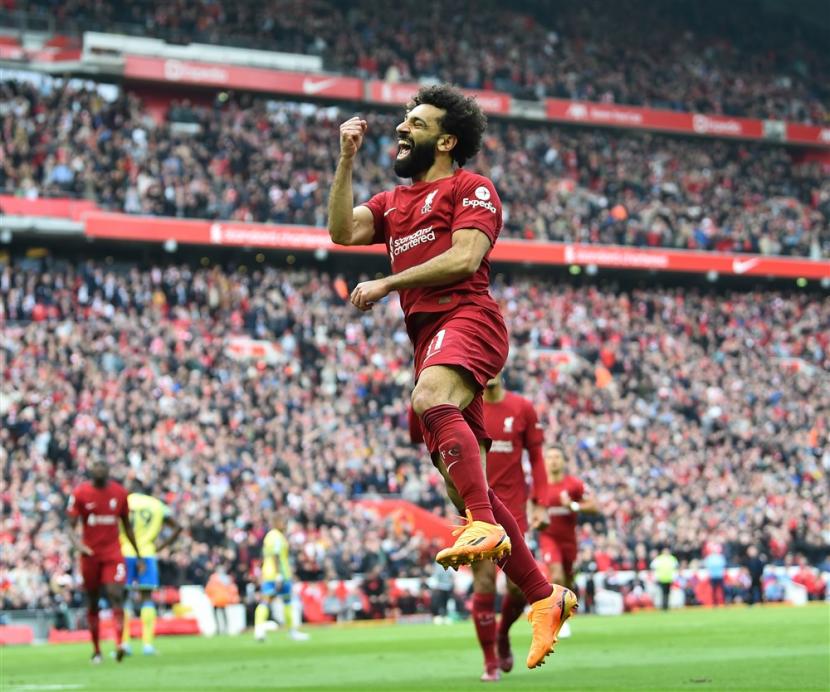 Penyerang Liverpool Mohamed Salah merayakan golnya ke gawang Nottingham dalam lanjutan Liga Primer Inggris.