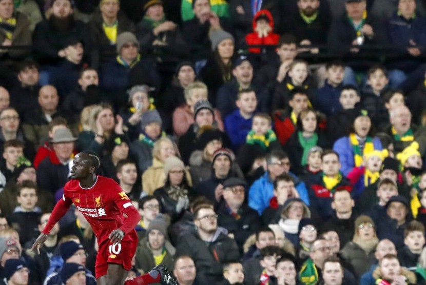 Penyerang Liverpool Sadio Mane mencetak gol untuk The Reds pada laga melawan Norwich City. Liverpool menang 1-0 pada laga Ahad dinihari.