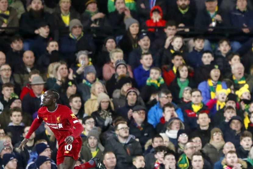 Penyerang Liverpool Sadio Mane mencetak gol untuk The Reds.