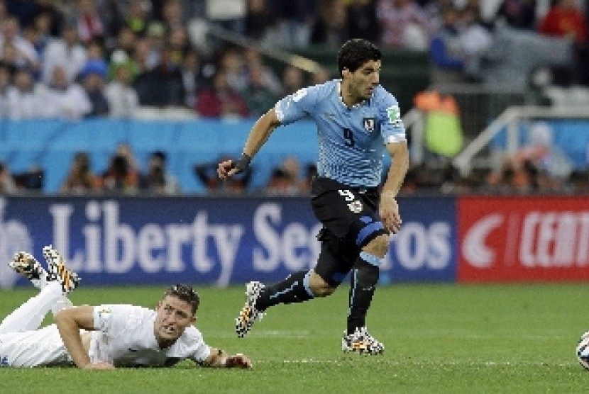Penyerang Luis Suarez.