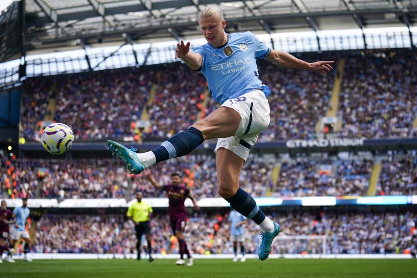 Penyerang Manchester City Erling Haaland mencetak gol ke gawang Ipswich Town pada pekan kedua Liga Primer Inggris 2024/2025.