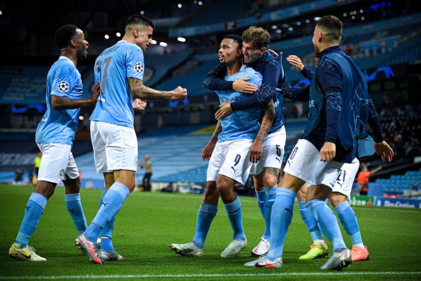 Penyerang Manchester City Gabriel Jesus (tengah) merayakan golnya ke gawang Real Madrid.