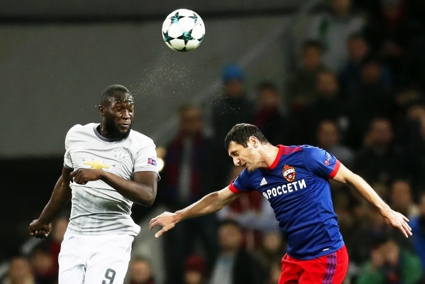 Penyerang Manchester United Romelu Lukaku (kiri) saat menjebol gawang CSKA Moskow.