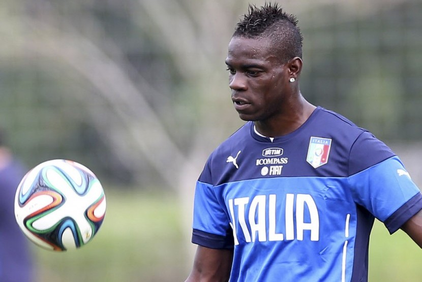 Penyerang Mario Balotelli.