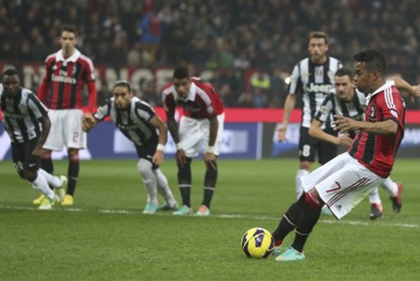Penyerang Milan, Robinho, saat mencetak satu-satunya gol ke gawang Juventus pada pertandingan lanjutan Serie A di San Siro, Senin (26/11) dini hari. Laga tersebut berakhir 1-0 untuk kemenangan I Rossoneri. 