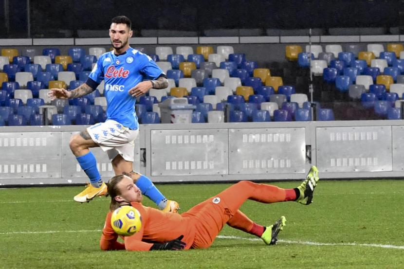 Penyerang Napoli Matteo Politano menjebol gawang Spezia dalam laga perempat final Coppa Italia.