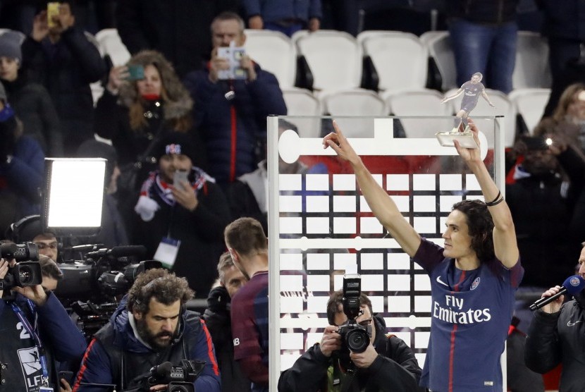 Penyerang Paris Saint Germain Edinson Cavani. 