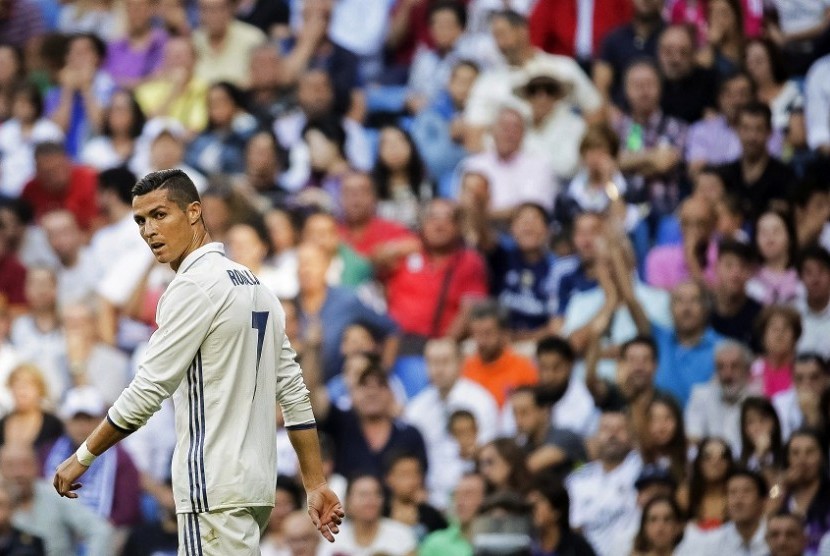 Penyerang Real Madrid, Cristiano Ronaldo gagal mengantarkan timnya meraih kemenangan saat menjamu Eibar. El Real dipaksa bermain imbang 1-1 dalam lanjutan La Liga, Ahad (2/10) malam WIB.