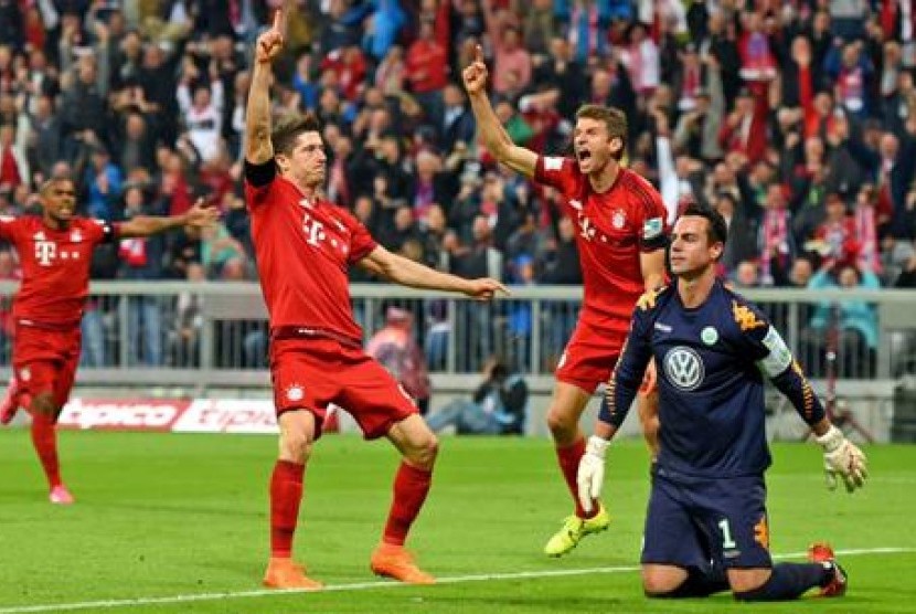 Penyerang Robert Lewandowski mencetak lima gol ke gawang Wolfsburg.